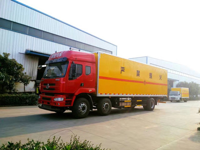 國(guó)六新款10噸炸藥運(yùn)輸車 安全可靠的選擇